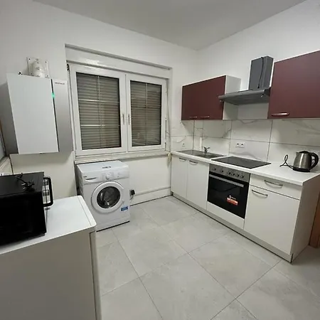 Restaurant Rhodos 艾斯特维达